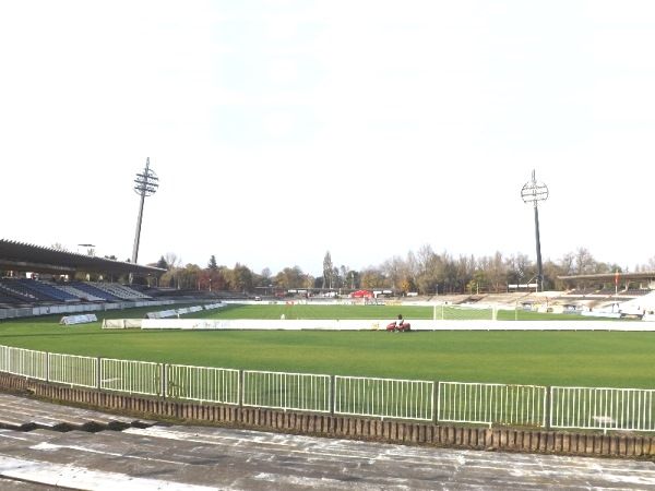 Všesportovní stadion