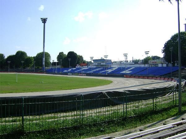 Стадіон Сталь