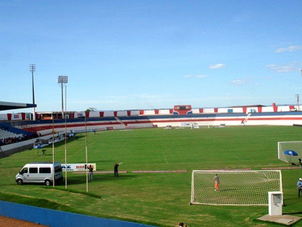Муніципальний стадіон Жуселіно Кубічек де Олівейра