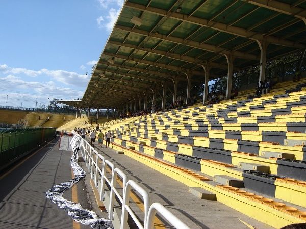 Муніципальний стадіон імені генерала Рауліно де Олівейри