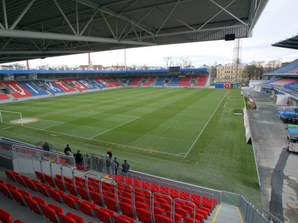 Дусан Арена