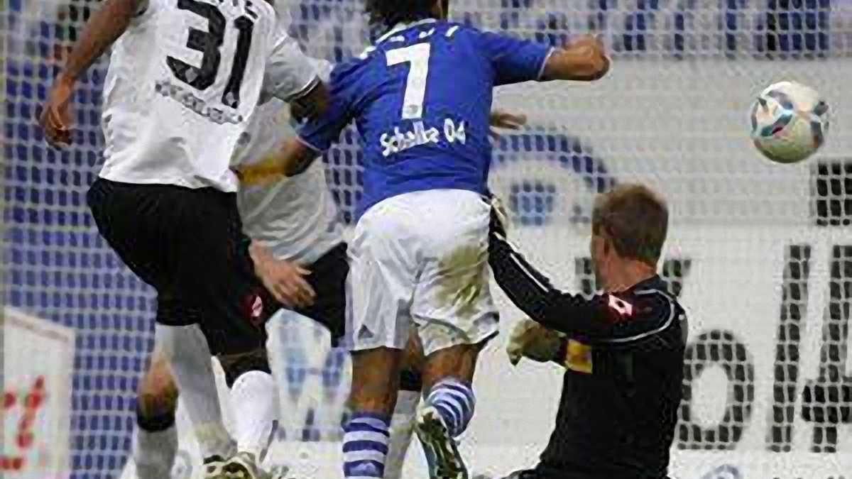 Шальке- боруссия 1- 0 гол рауля Шальке- боруссия 1- 0 гол рауля