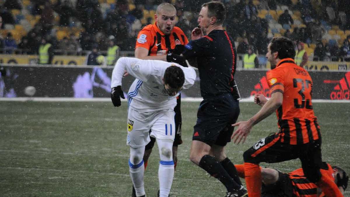 драка в матче шахтер динамо киев