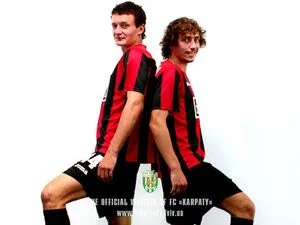 Ігор Худоб'к та Артем Федецький презентували нову форму "Карпат"