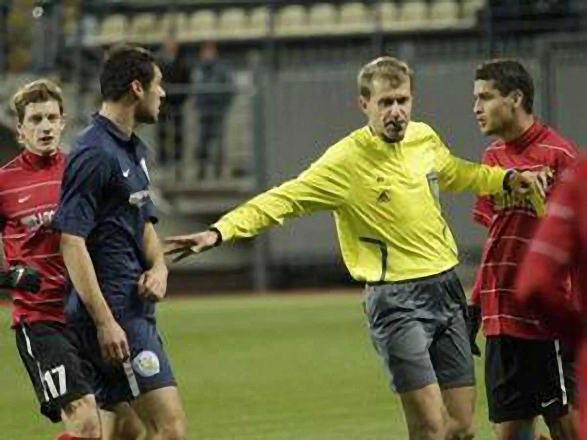 На поле также было горячо