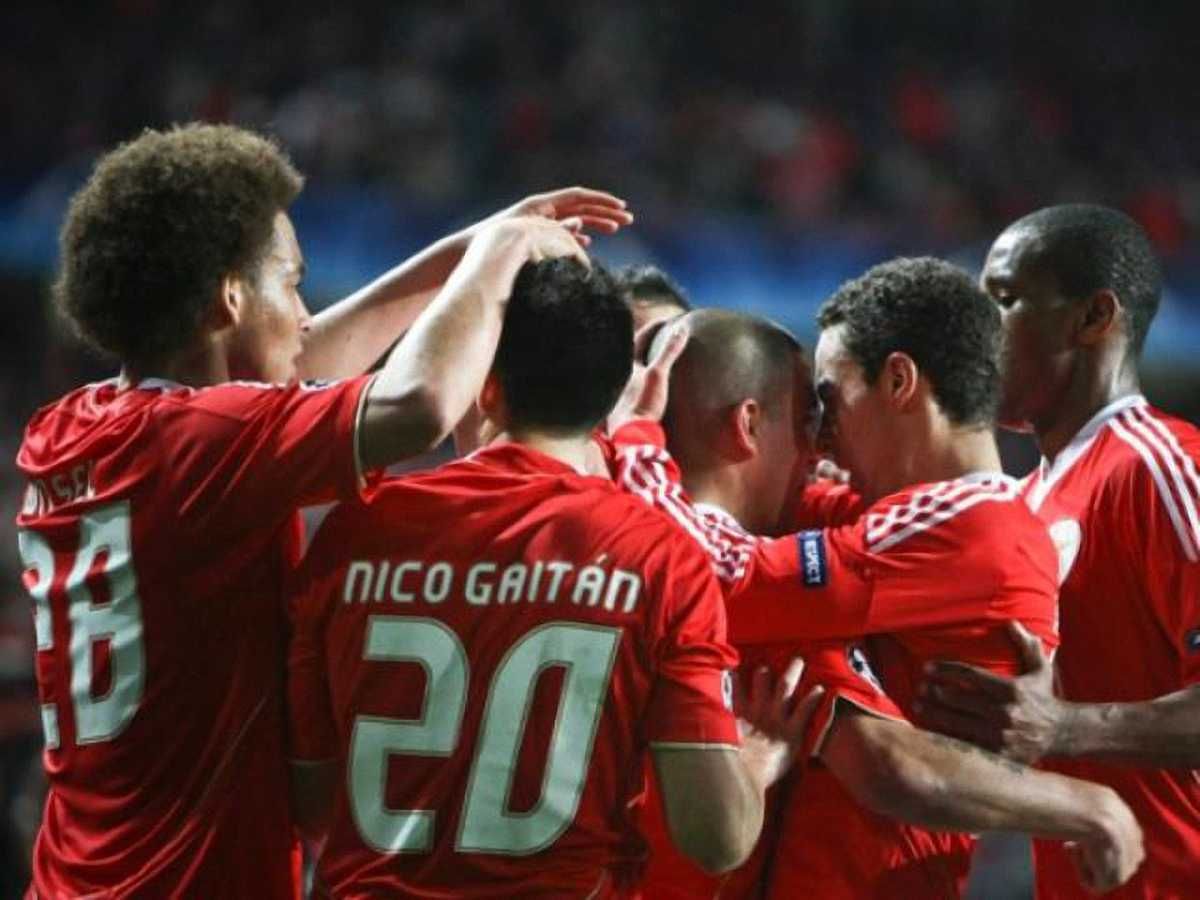 Лісабонці вітають Максі Перейру та організатора голу Вітселя