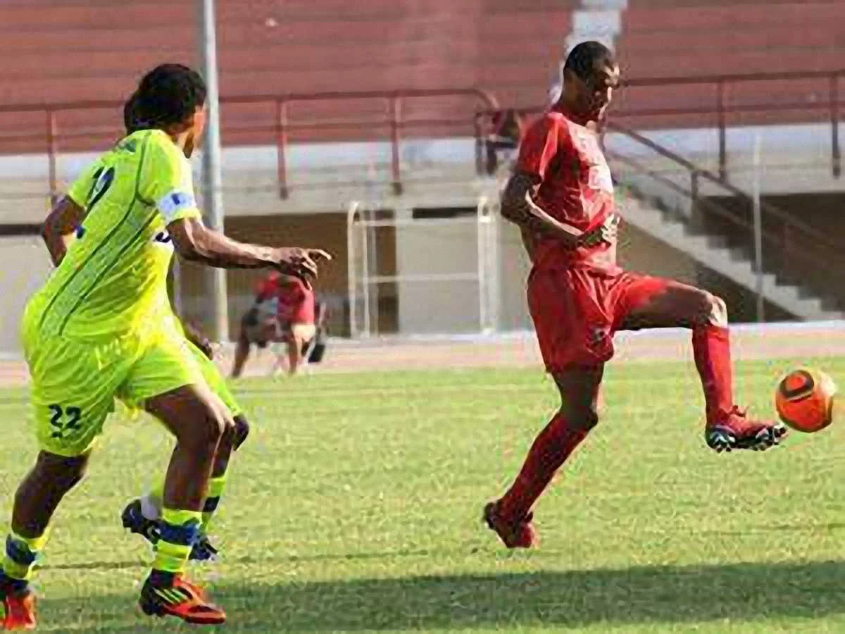 Рівалдо під час матчу проти "Рекреатіво"