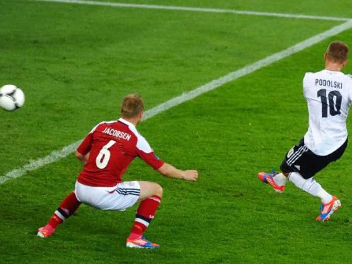 Подольскі відкриває рахунок