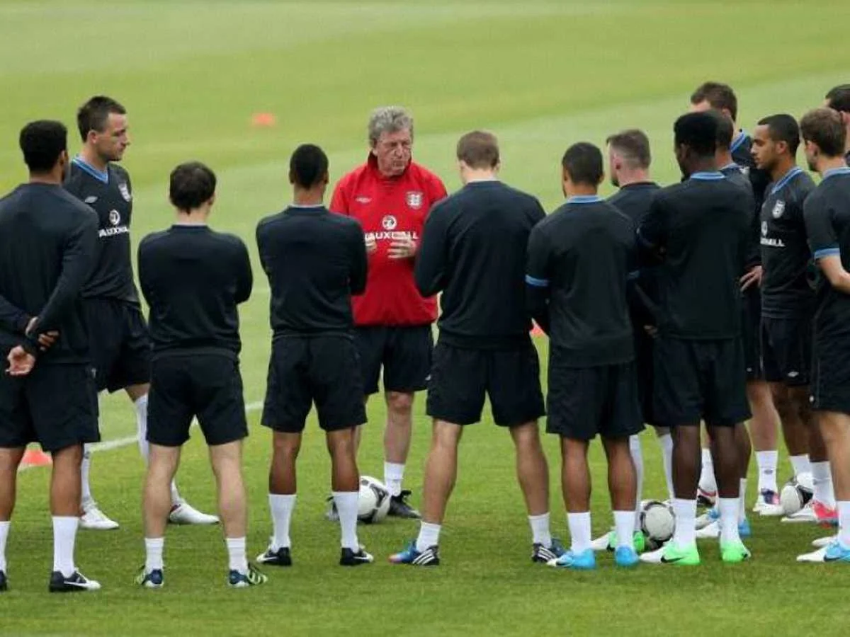 Ходжсон собрал подопечных на совет и сообщает им благую весть