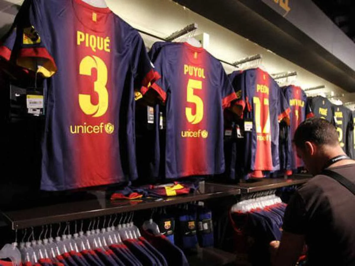 Долги "Барселоны" уменьшаются