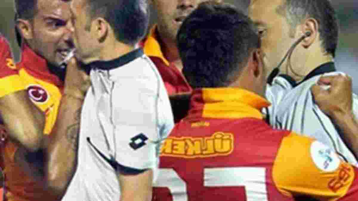 Гравця "Галатасарая" покарали на 11 матчів за спробу самосуду над арбітром
