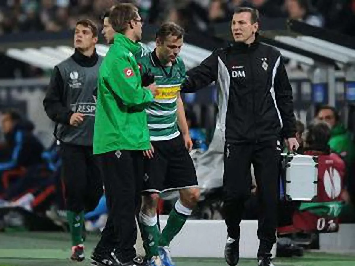 Янчке покидает поле