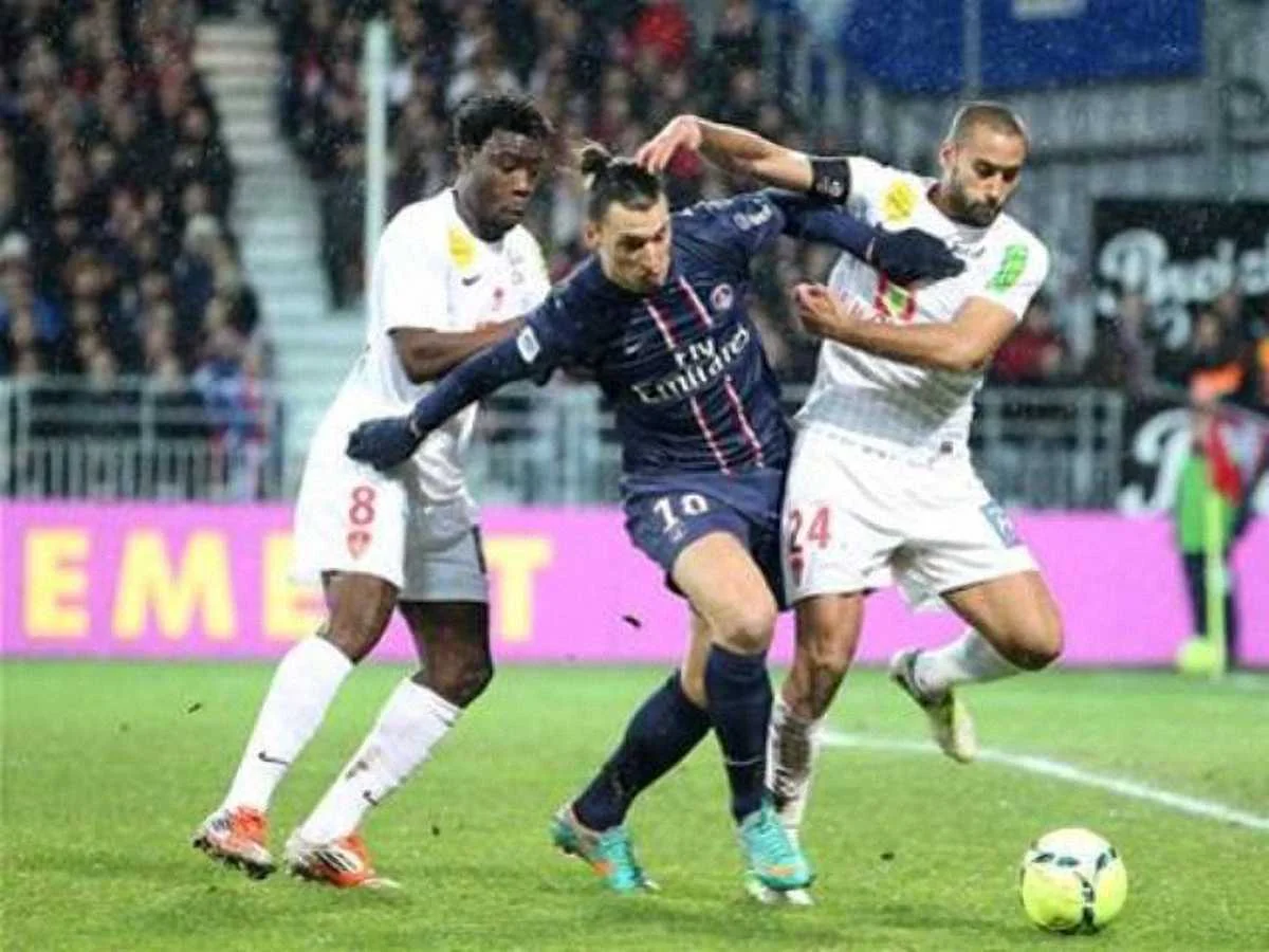 Златана тримали по двоє, але не допомогло