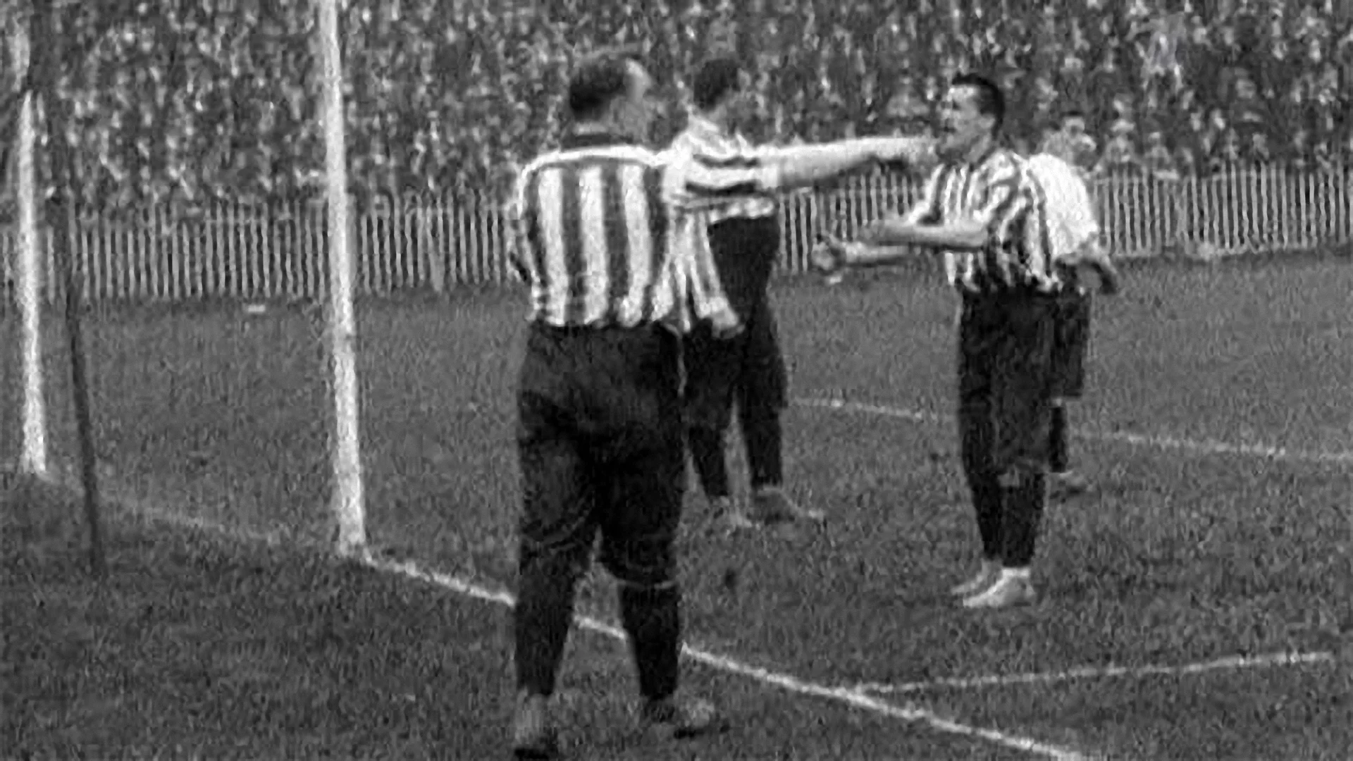 Фото до новини: Яким був футбол півтора століття тому?