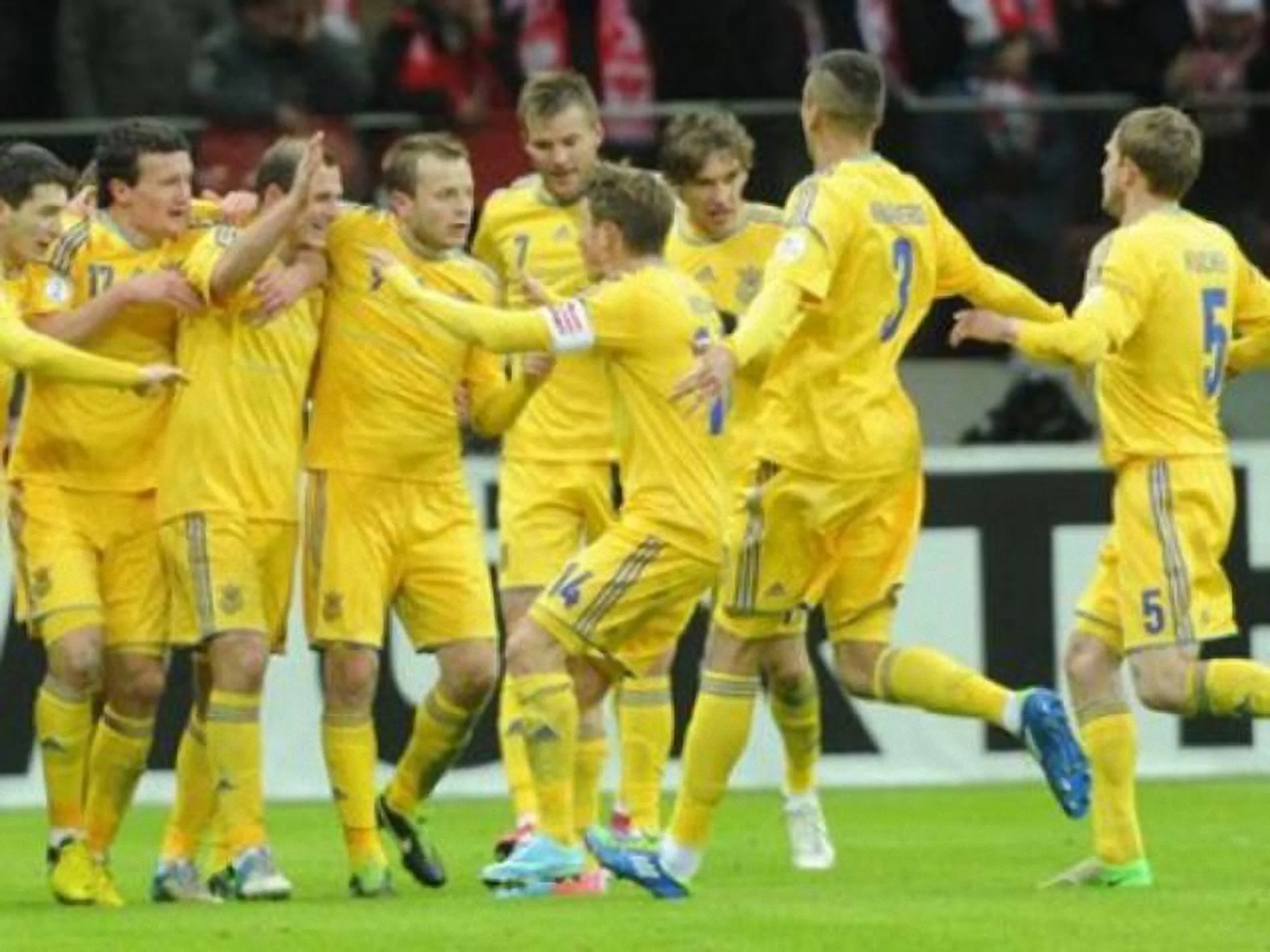 Збірна України святкує у Варшаві