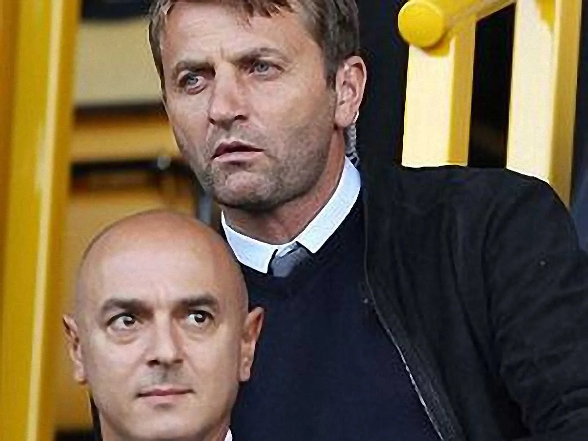 Леві (знизу) - Шервуд "на вершині"