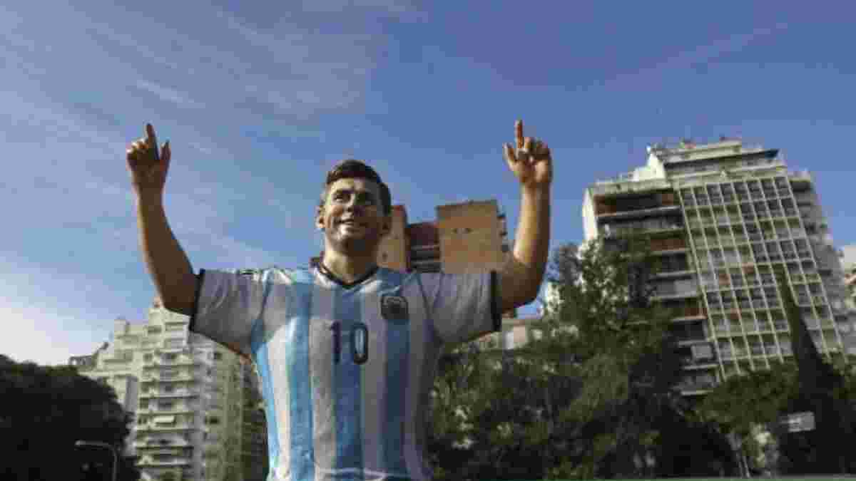 Вандалы лишили пальцев статую Месси в Аргентине. ФОТО