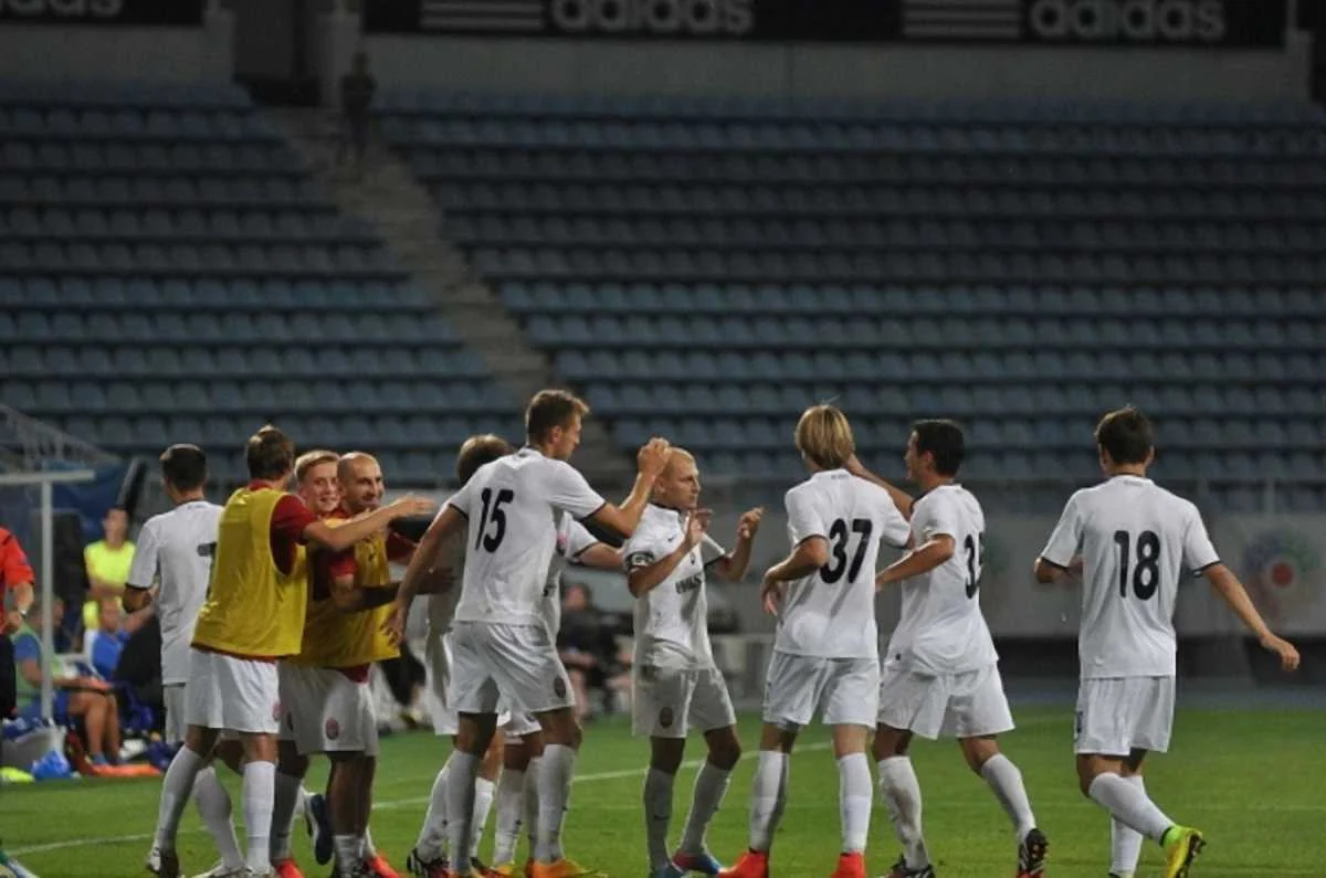 Героическая луганская "Заря" проходит дальше!