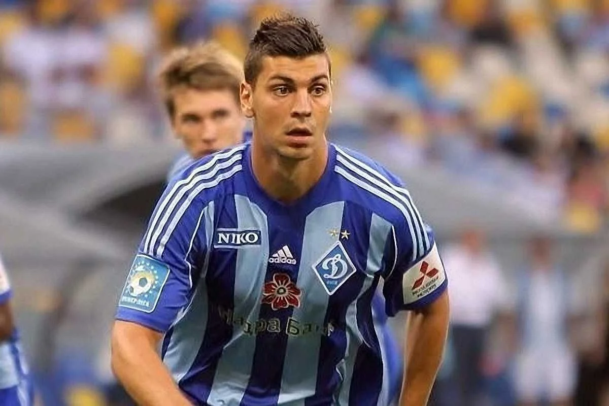 На передньому плані: гравець київського "Динамо" Александр Драґовіч