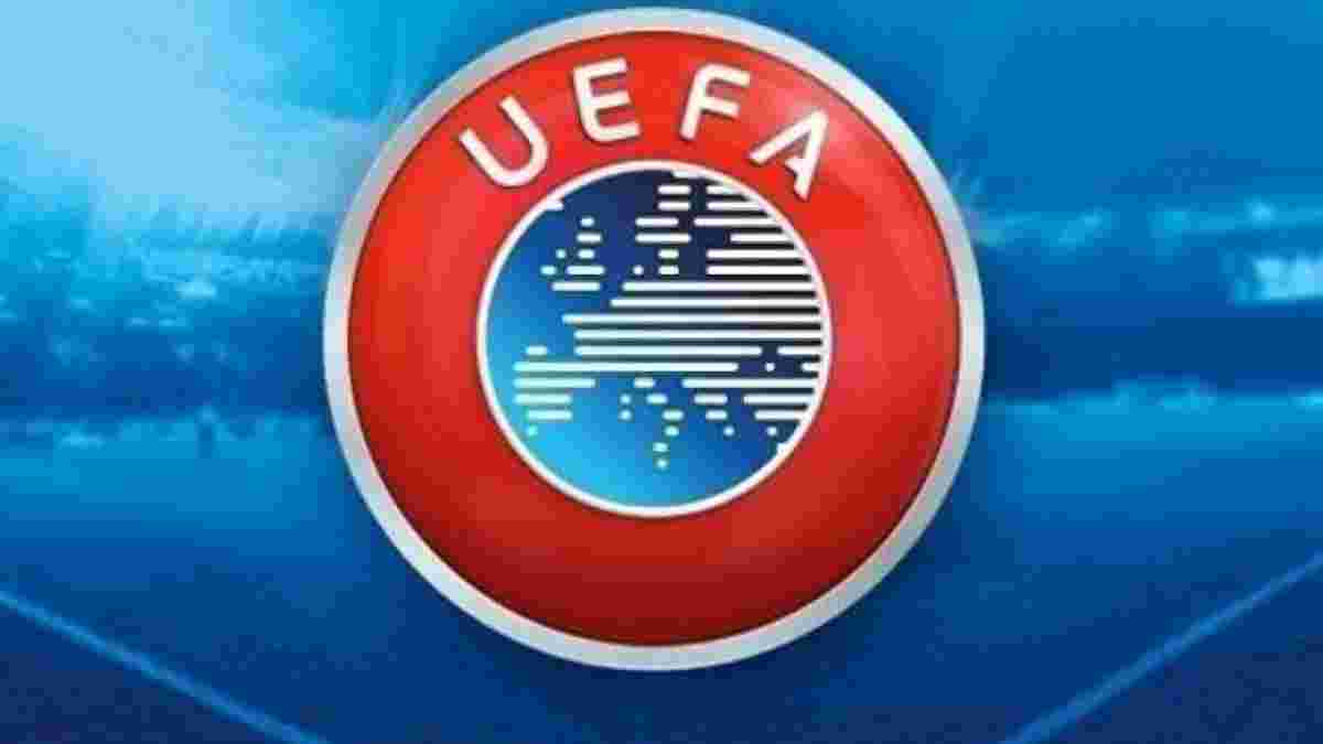 Вболівальники "Фейєнорда" вивісили над стадіоном прапор "UEFA - MAFIA"