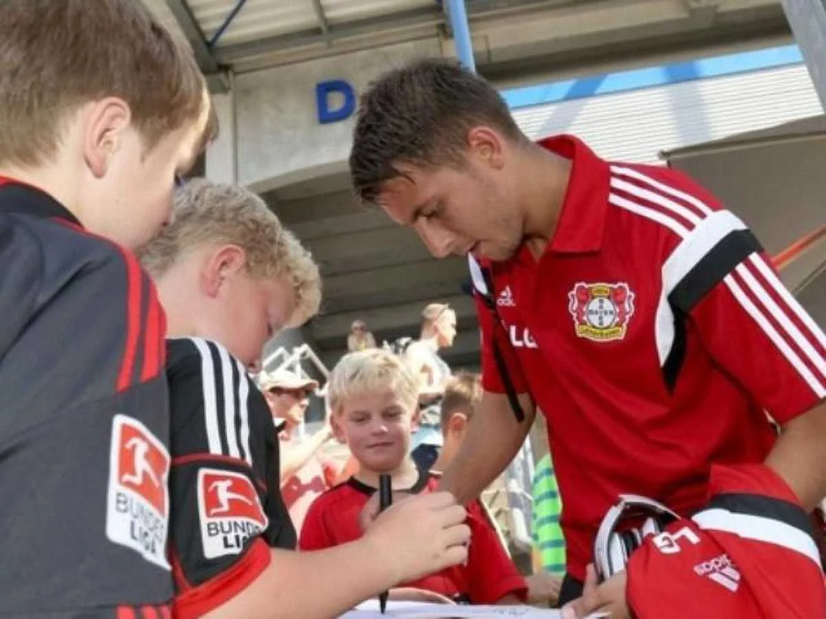 Юрченко сыграл второй раз за "Байер" в официальном матче