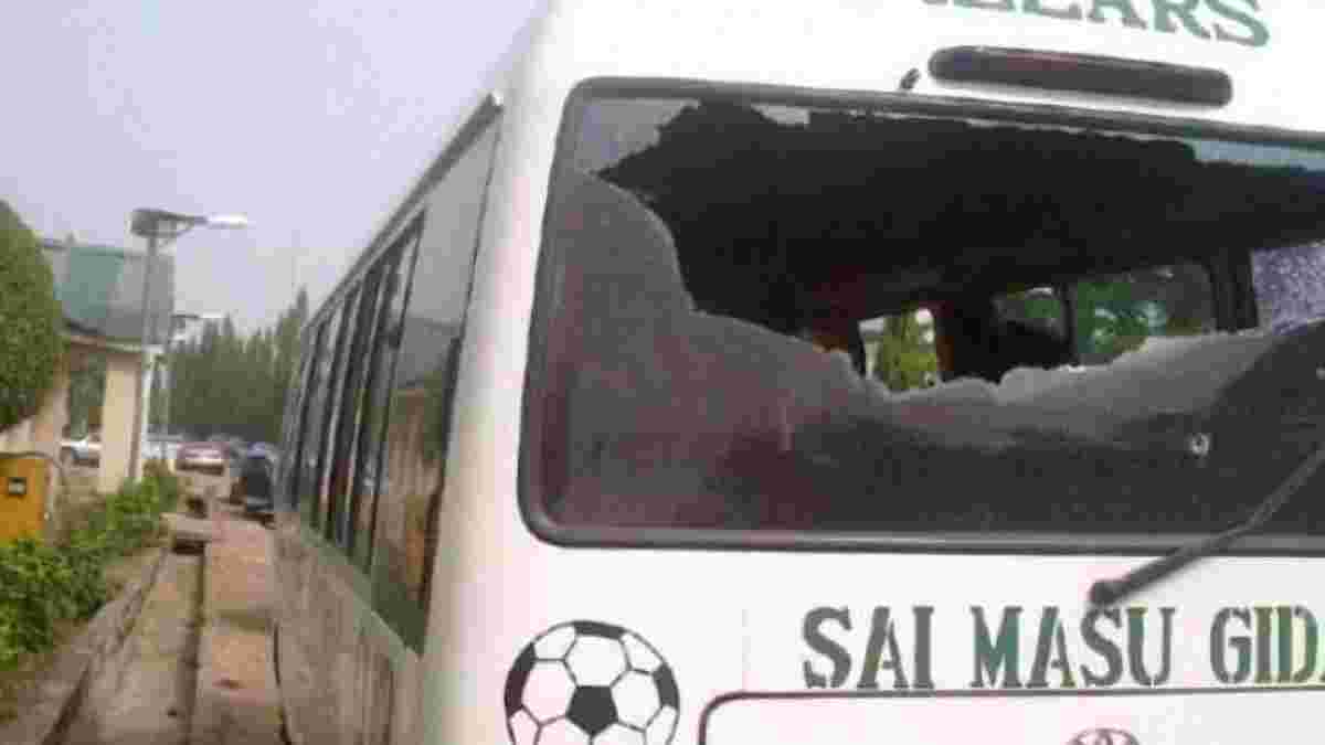 Внаслідок нападу на автобус чемпіонів Нігерії поранено декілька гравців (ФОТО)