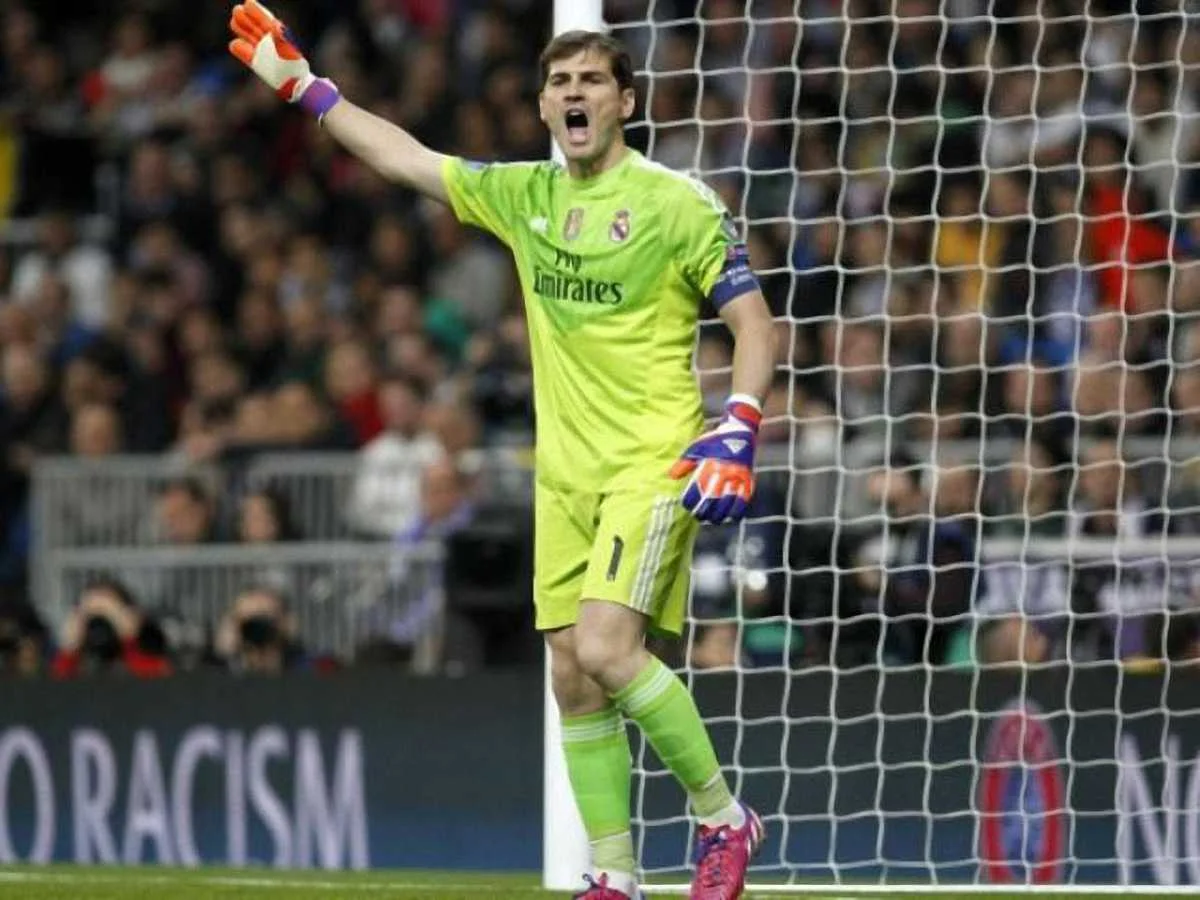 Икер Касильяс