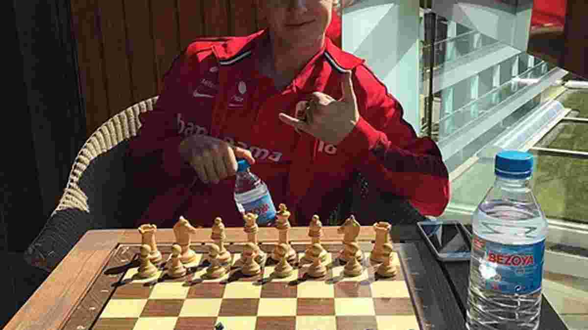 Едегор вирішив зіграти в шахи з чемпіоном світу, але неправильно розклав фігури