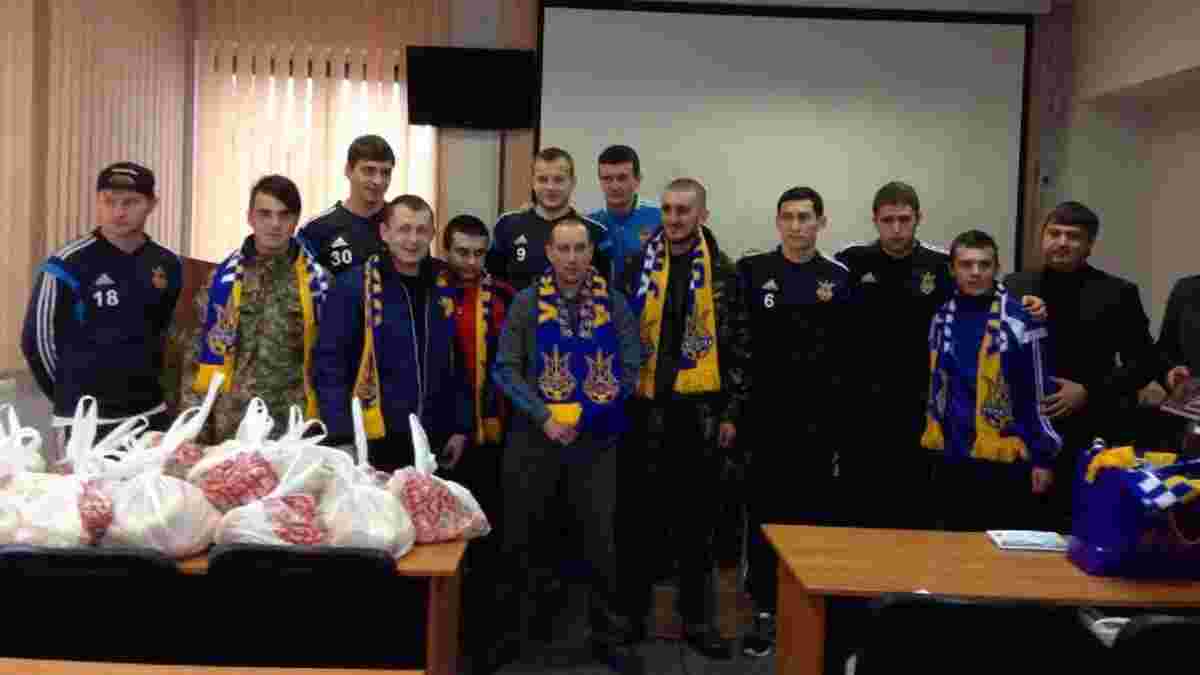 Сборная Украины посетила военный госпиталь во Львове (ФОТО)