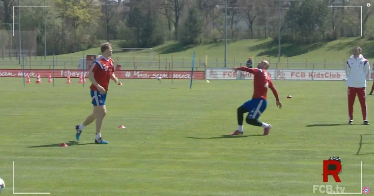 Фото к новости: Швайнштайгер и Писарро сыграли в футбольный теннис против Нойера и Рейны (ВИДЕО)