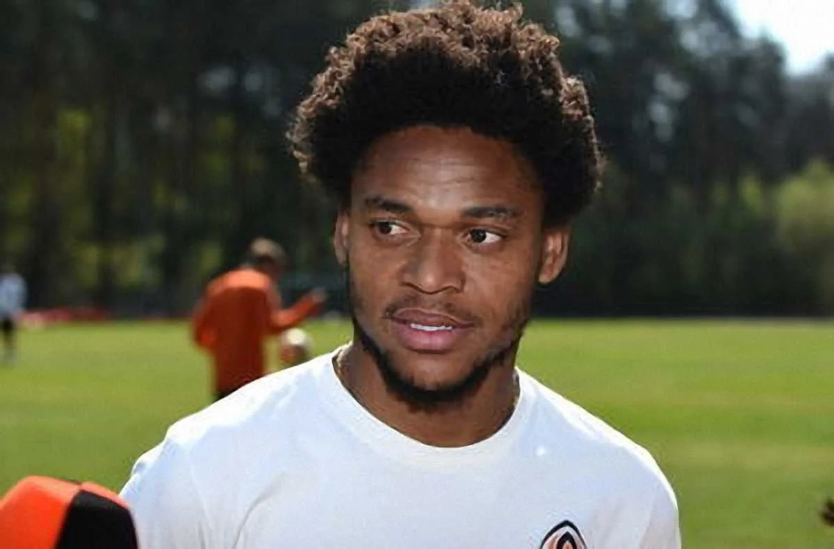 Луис Адриано