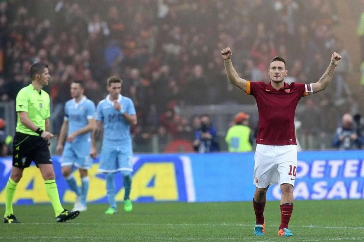 Фото к новости: Матч дня. "Лацио" - "Рома": битва за групповой этап Лиги чемпионов