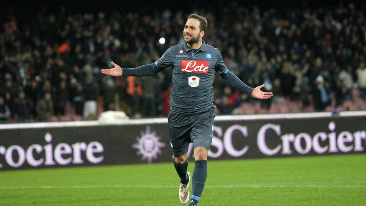 Игуаин покидает Неаполь