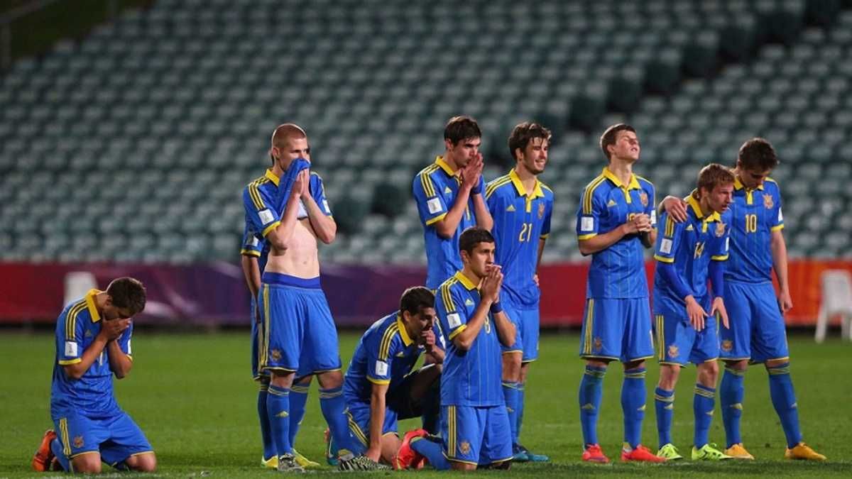 "Хлопці, пошвидше вставайте з  колін!"