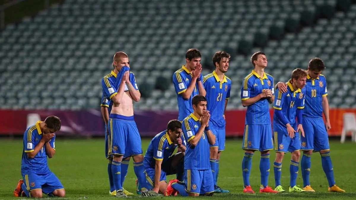 "Ребята, быстрее вставайте с колен!"