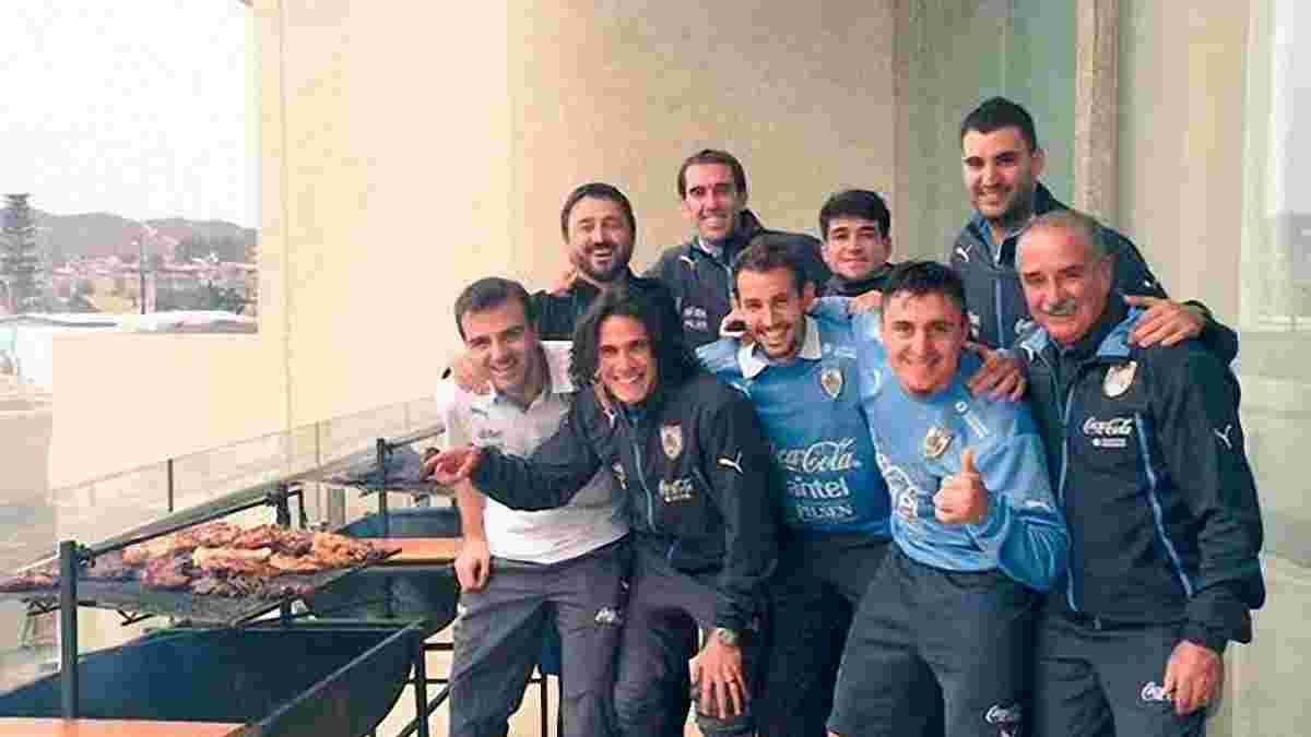 Сборная Уругвая выход в четвертьфинал Копа Америка отпраздновала шашлыком