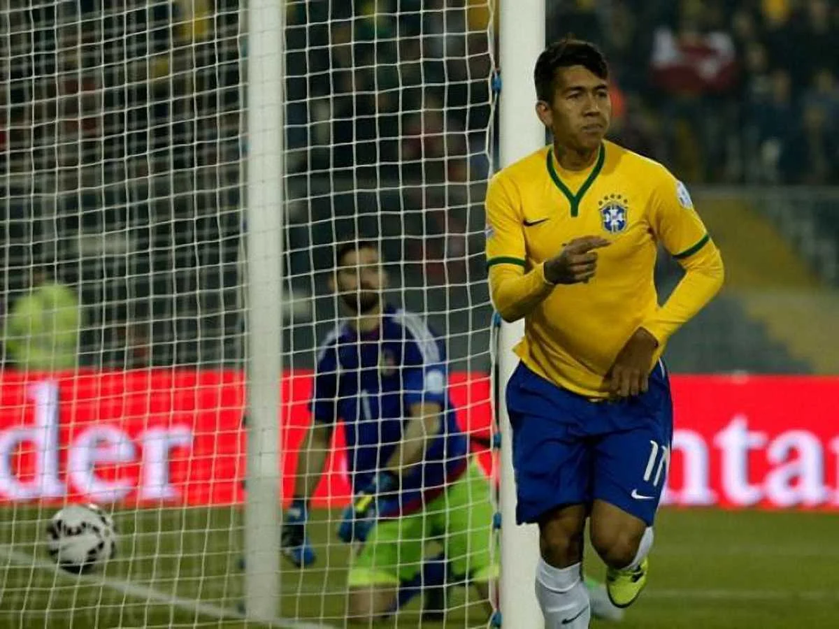 Фірміно святкує свій гол у ворота Венесуели на Кубку Америки