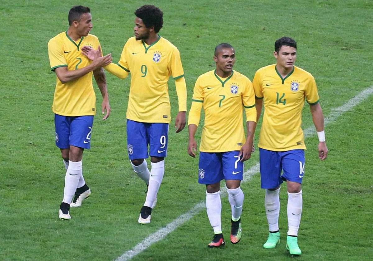 Адріано йде услід за Костою