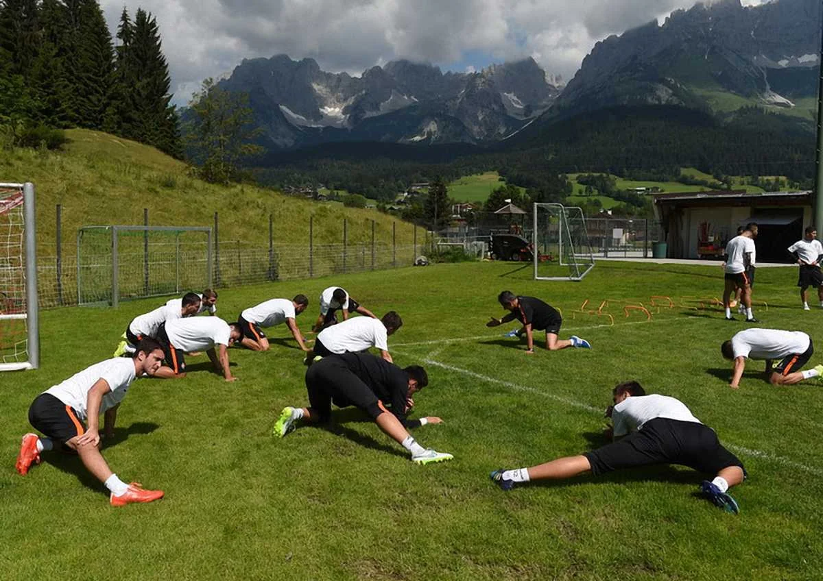 Фото до новини: УПЛ: ми знаємо, чим ви займаєтесь на зборах