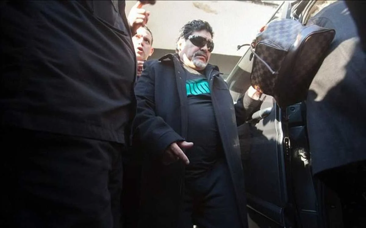 Марадона критикує Мессі, бо любить