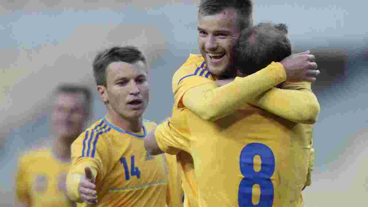 Футболку Ярмоленка для допомоги захисникам України продали в 2 рази дорожче, ніж Зозулі
