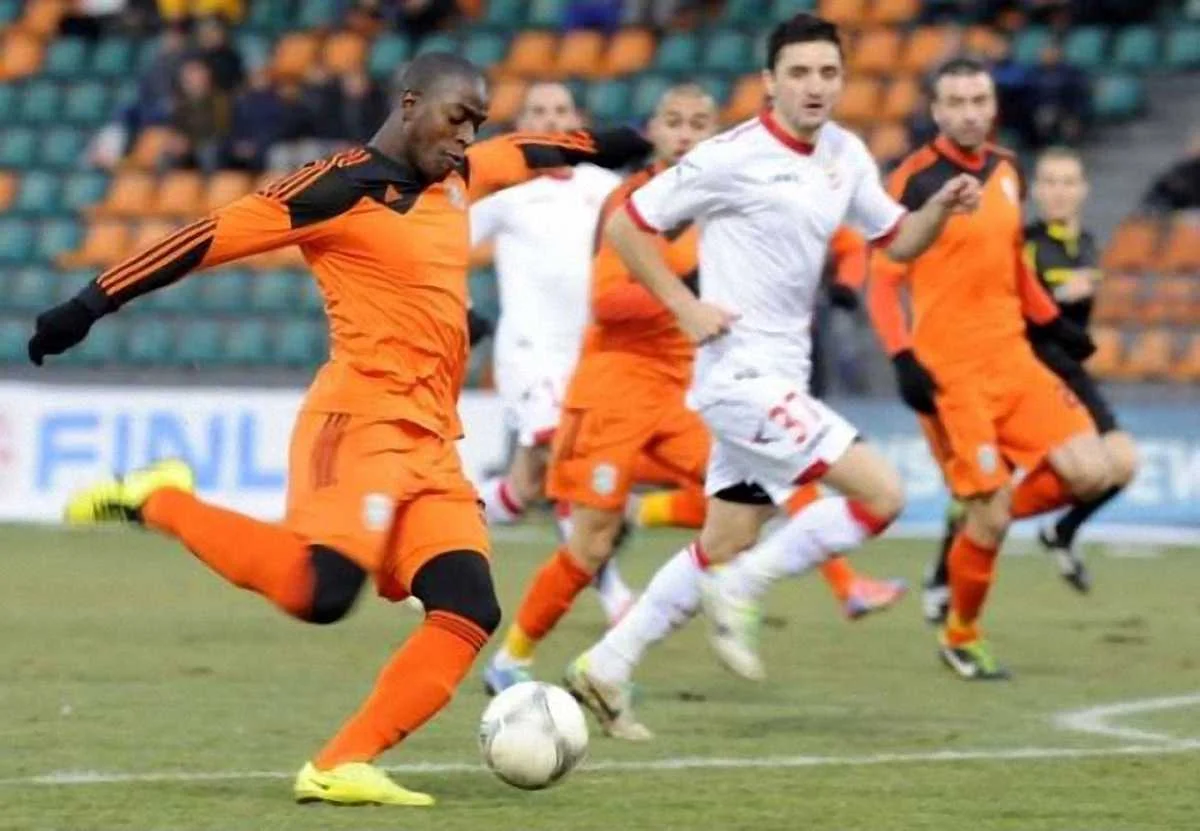 Фото к новости: Колумбиец сольный проход со своей половины поля завершил голом (ВИДЕО)