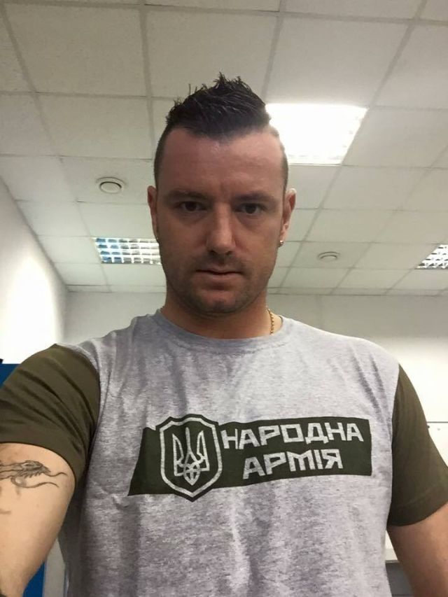 Голкіпер "Дніпра" відгукнувся на флешмоб Зозулі та підтримав українську армію (ФОТО) - фото 1