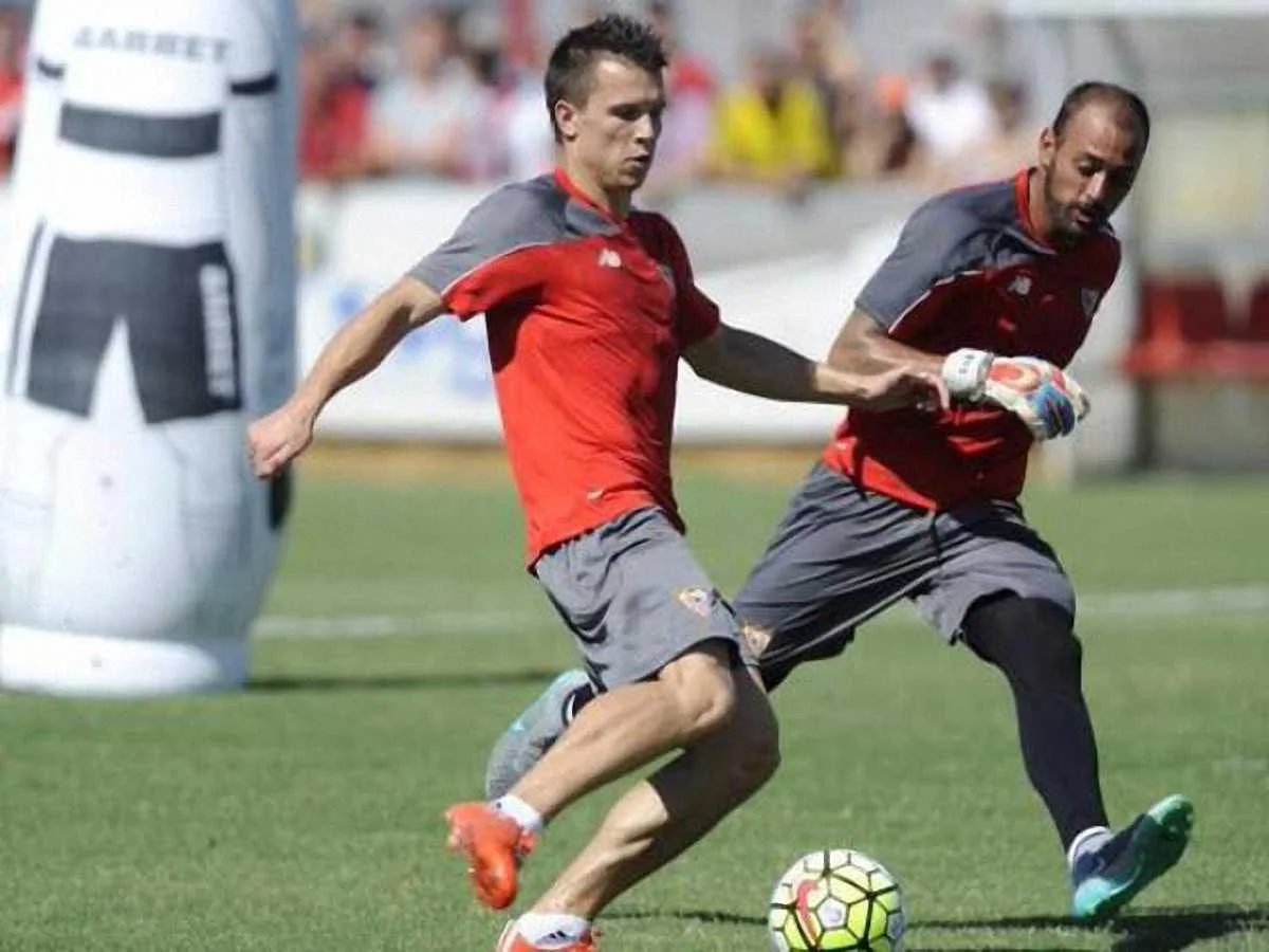 Коноплянка и Бету на тренировке "Севильи"