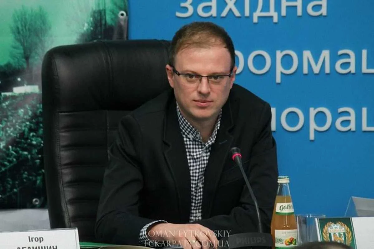 Фото до новини: Вацко долучився до патріотичного флеш-мобу (ФОТО)