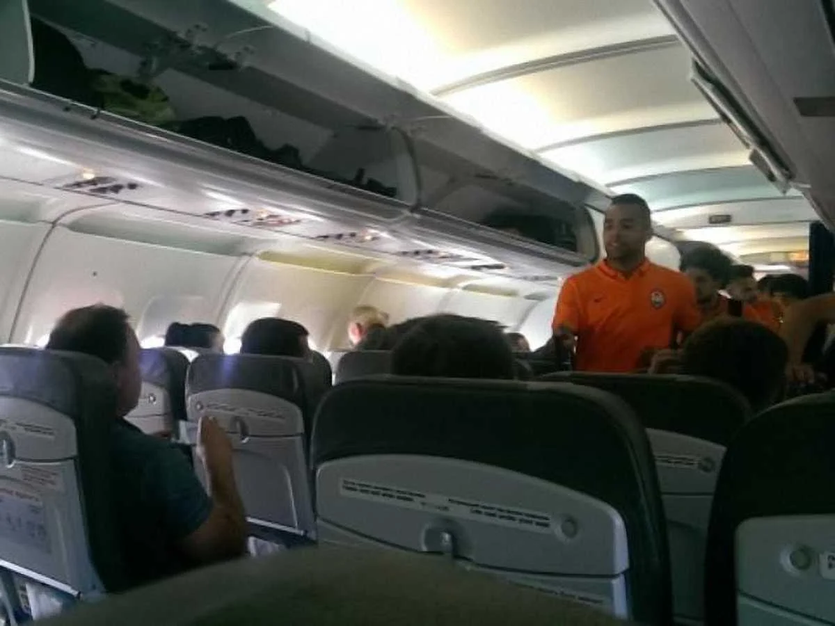 Тейшейра і Ко у літаку / Фото Олександра Гапоненка