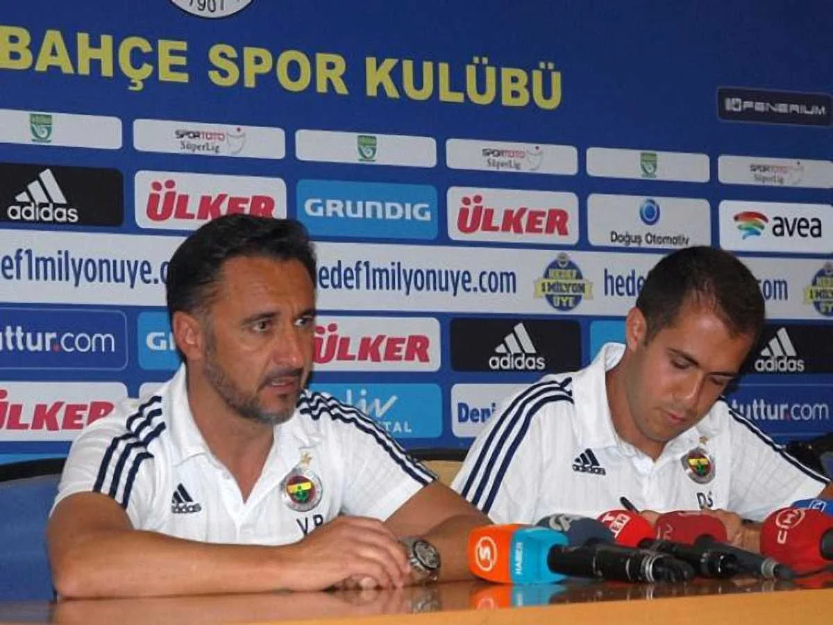 Вітор Перейра на прес-конференції / Getty images