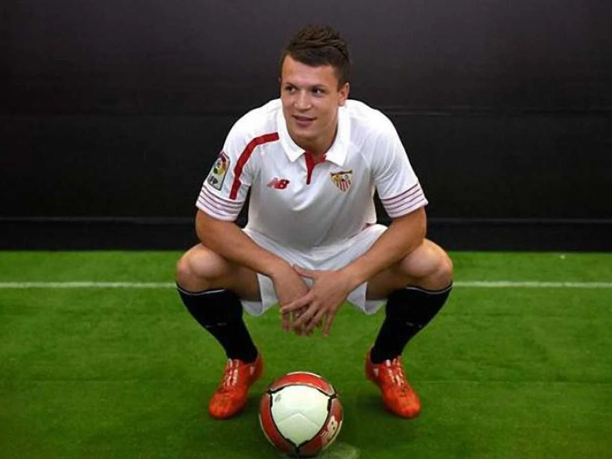 Євген Коноплянка насолоджується грою / pbs.twimg.com