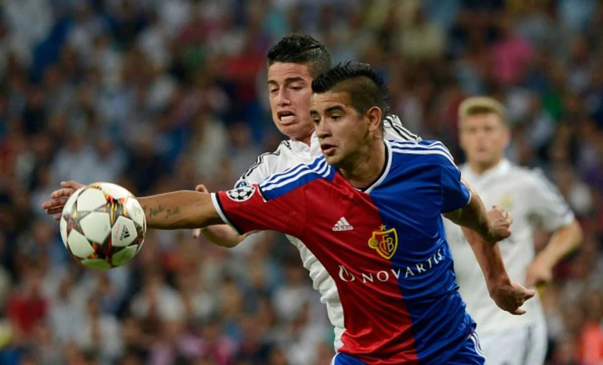 Дерліз Гонсалес проти Хамесу в ЛЧ / Getty Images