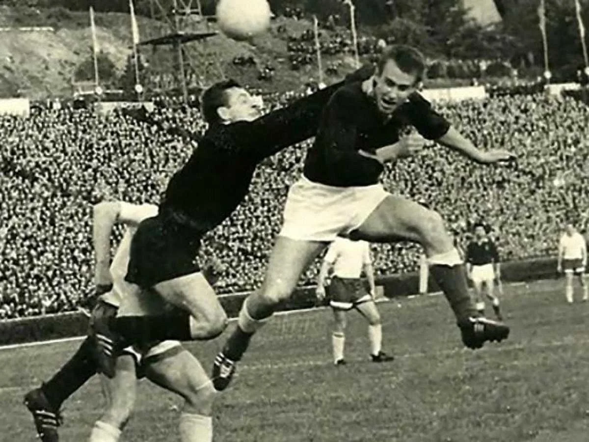 Віталій Хмельницький (справа) в атаці